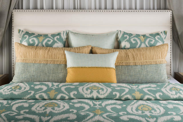 The Golden Lantern King/Cal King Duvet Set - K&R Interiors