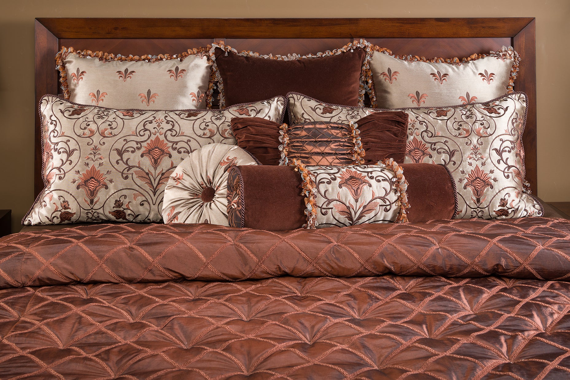 Highborn Cal King/King Coverlet Set - K&R Interiors