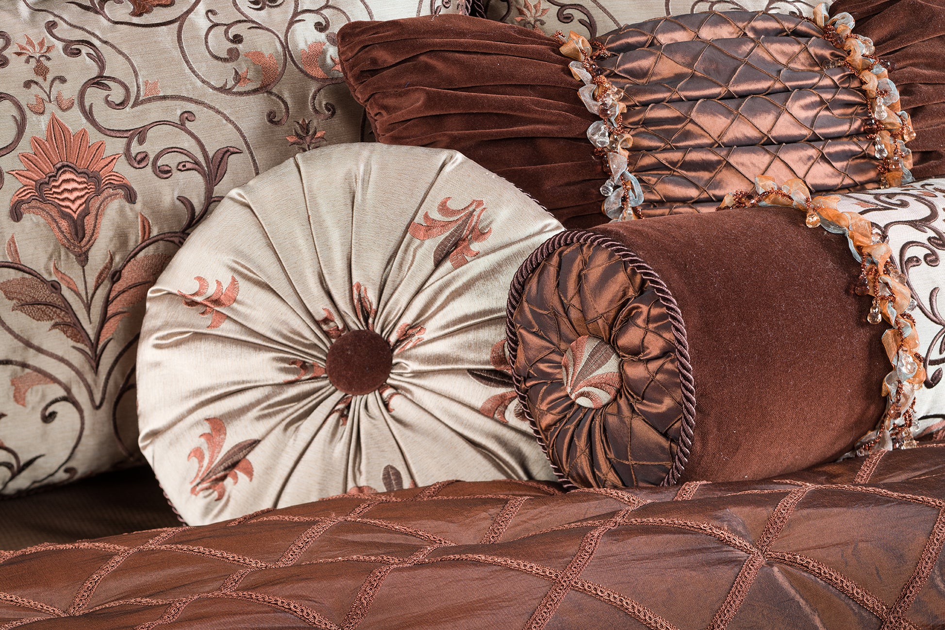 Highborn Cal King/King Coverlet Set - K&R Interiors