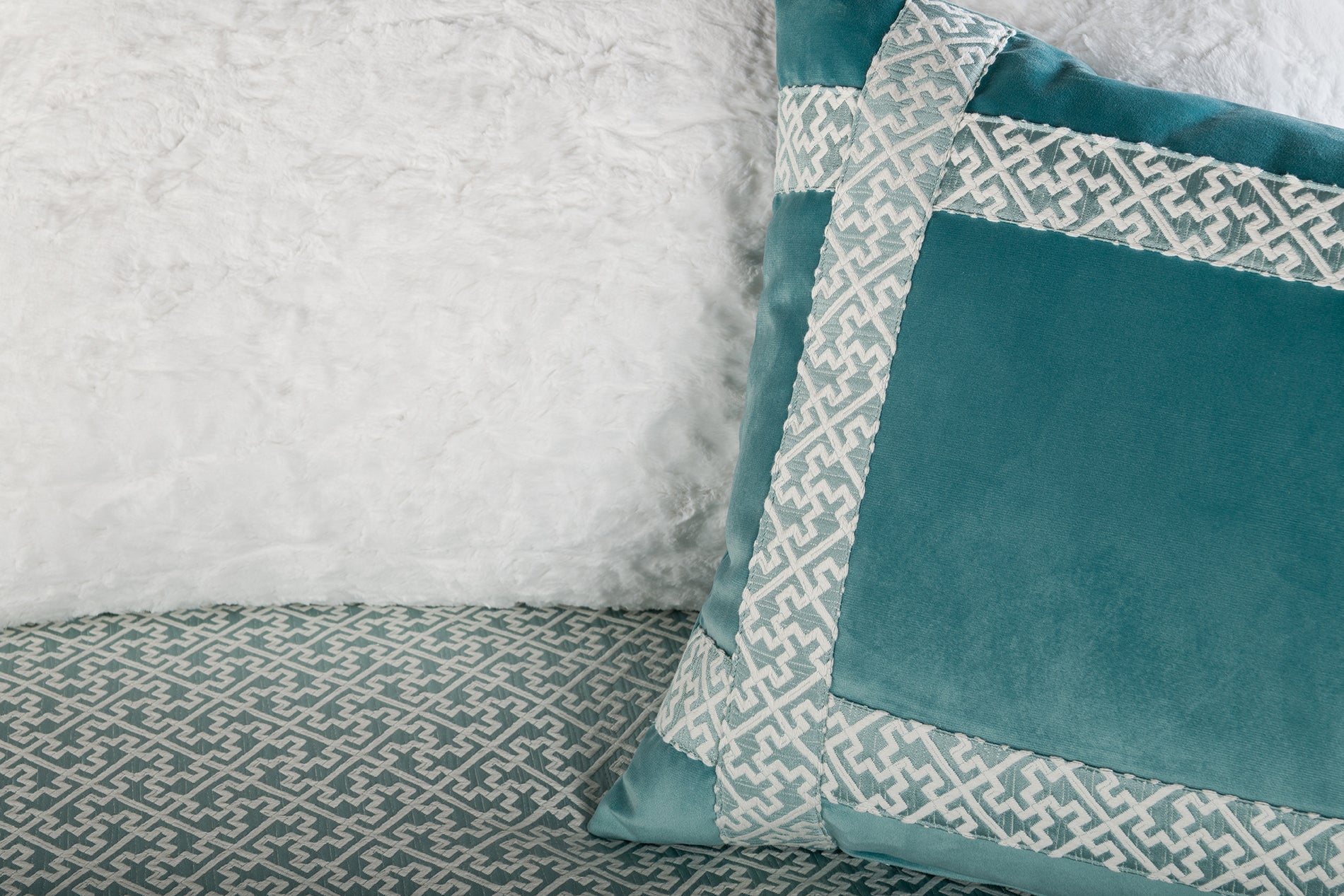 Jackie King/Cal King Duvet Set - K&R Interiors